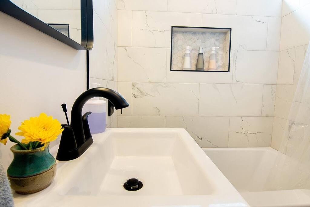 Beautiful 3 Bed 1 Bath Designer Home + Hot Tub Los Angeles Eksteriør bilde