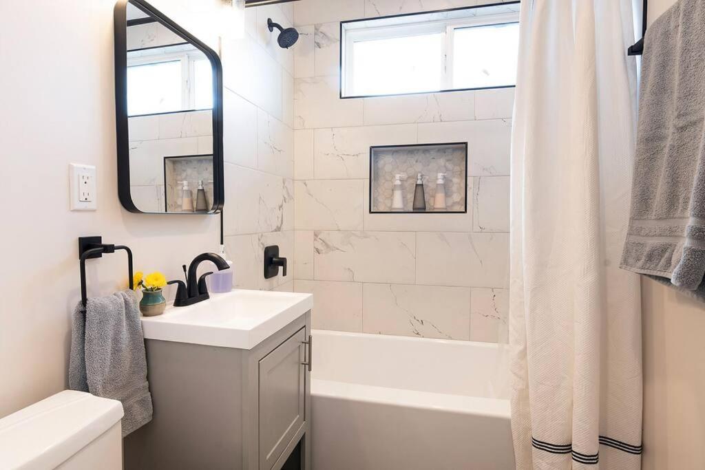 Beautiful 3 Bed 1 Bath Designer Home + Hot Tub Los Angeles Eksteriør bilde
