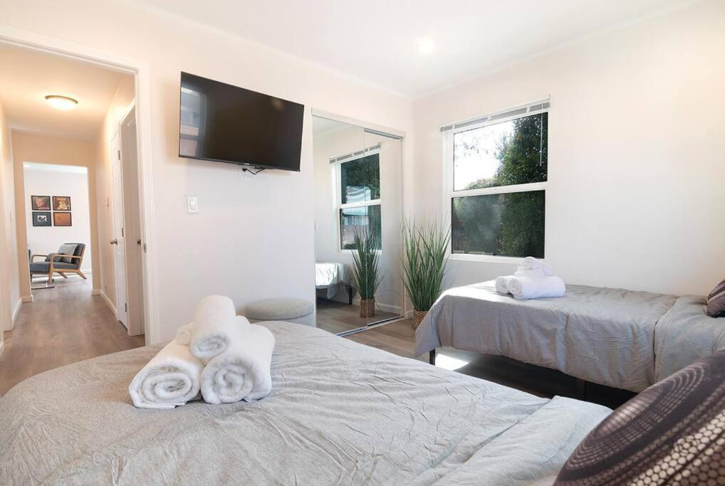 Beautiful 3 Bed 1 Bath Designer Home + Hot Tub Los Angeles Eksteriør bilde