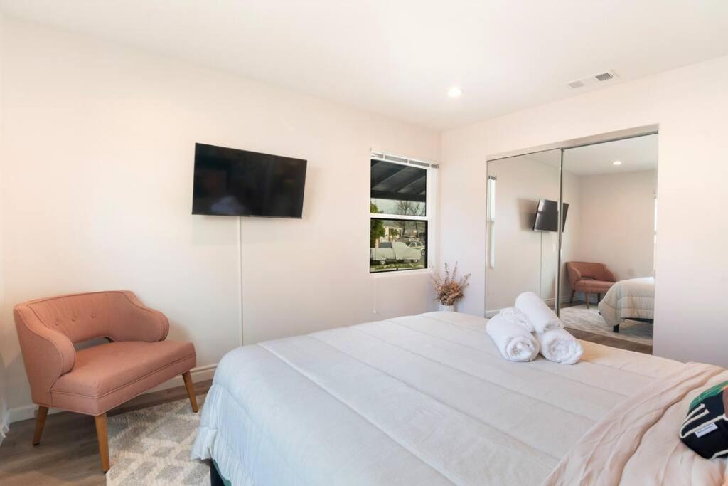 Beautiful 3 Bed 1 Bath Designer Home + Hot Tub Los Angeles Eksteriør bilde